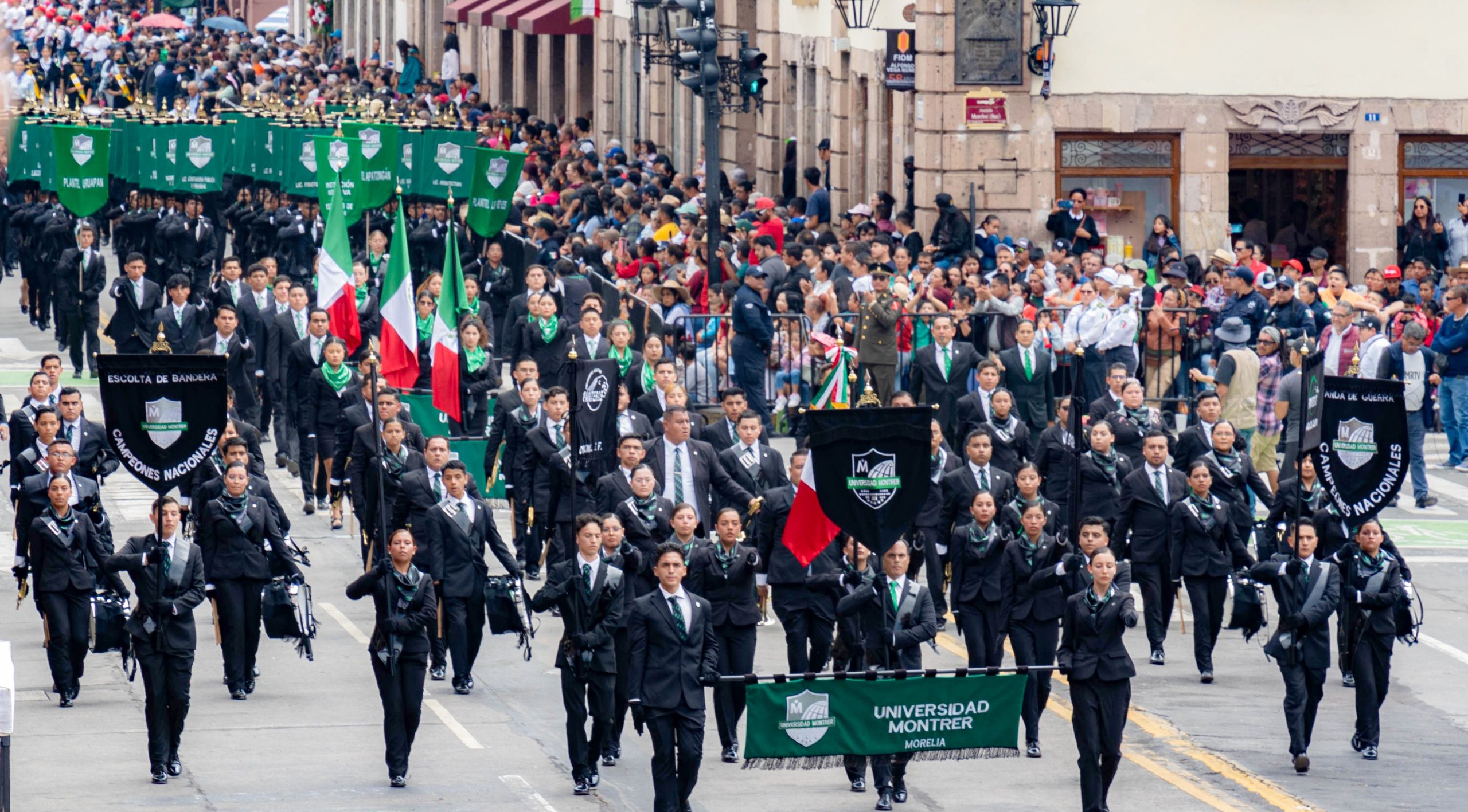 Universidad Montrer participa en el desfile conmemorativo del 259 aniversario del Natalicio de José María Morelos