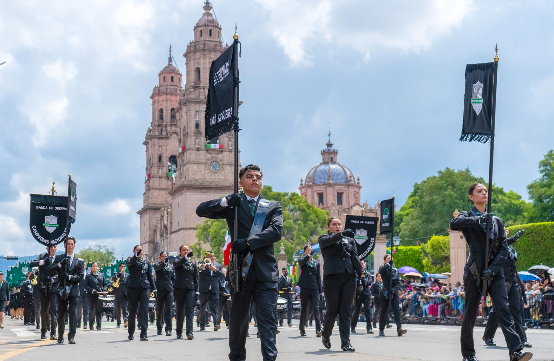 Universidad Montrer participa en el Desfile Cívico Militar por el 214 aniversario de la Independencia de México