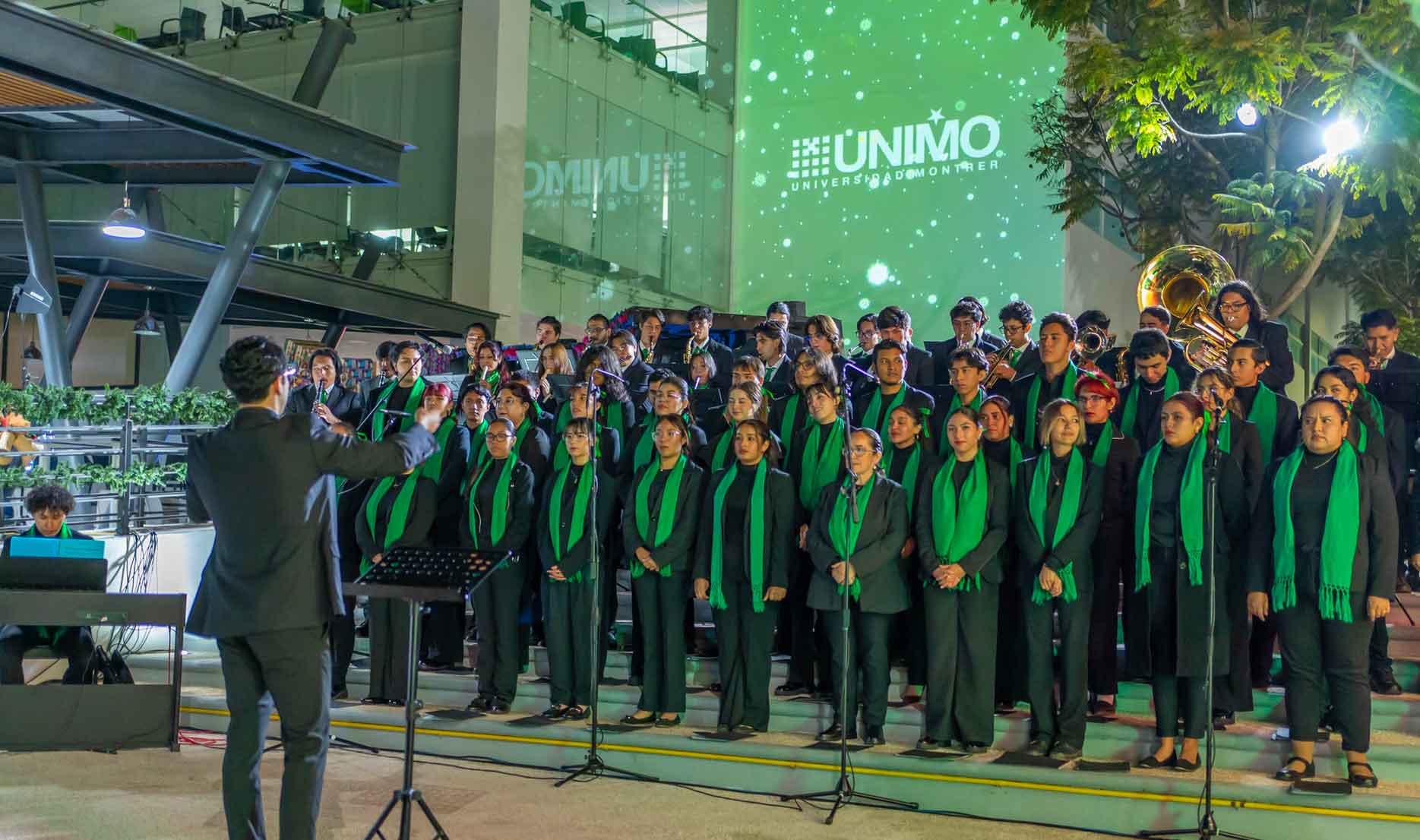 Concierto Navideño 2024 en Universidad Montrer con la participación del Coro y Banda de Alientos