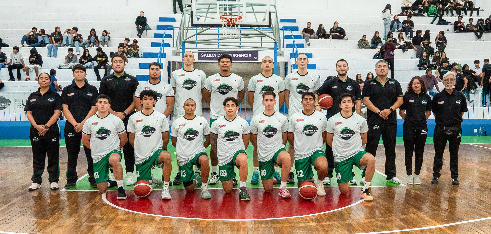 Universidad Montrer inaugura la temporada de juegos con emotivo homenaje y triunfo de Panteras