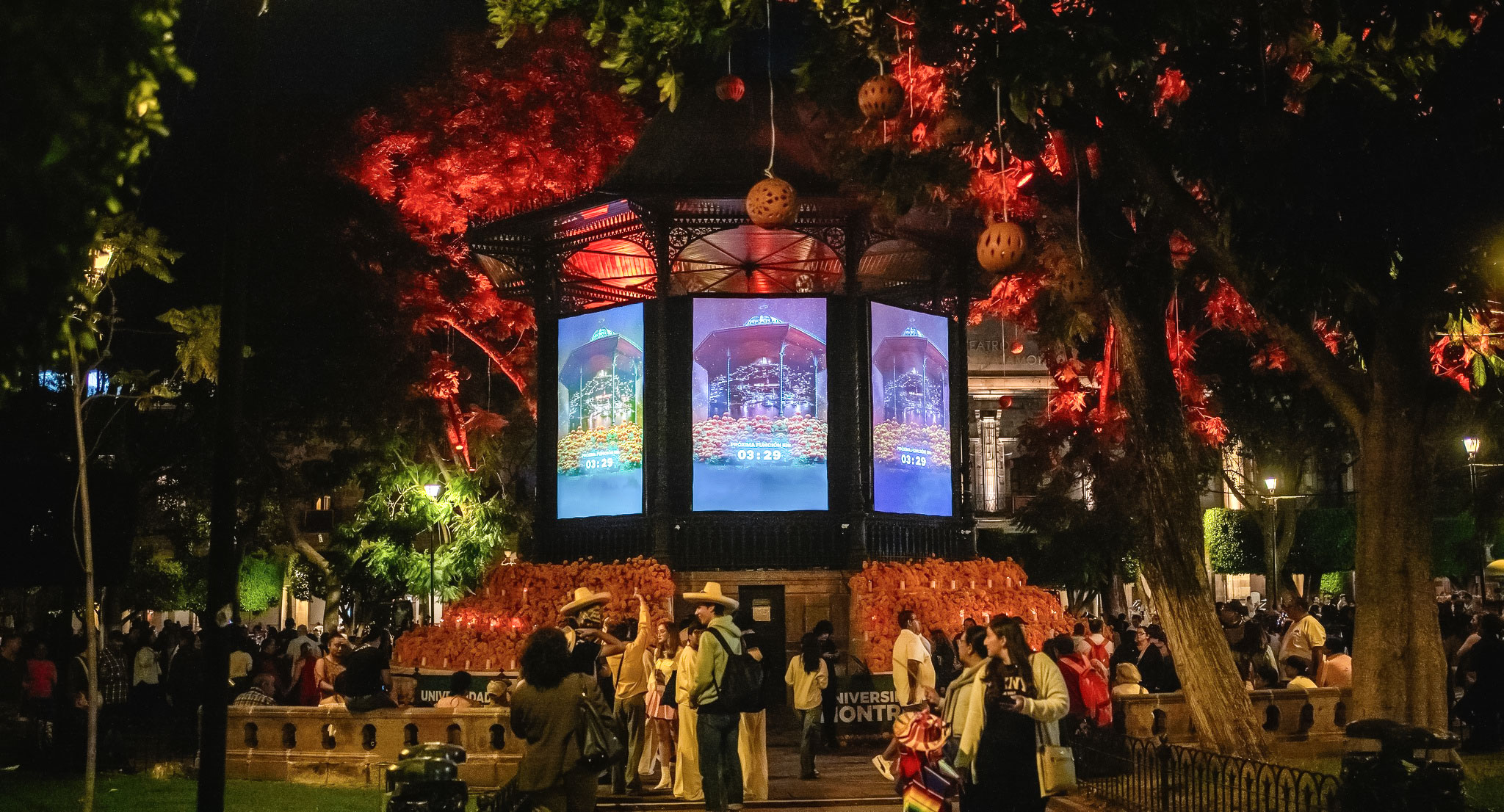 Universidad Montrer presenta experiencia inmersiva de Noche de Muertos en Plaza de Armas